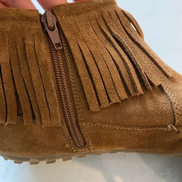 Minnetonka Moccasins - Picture 4 of 8